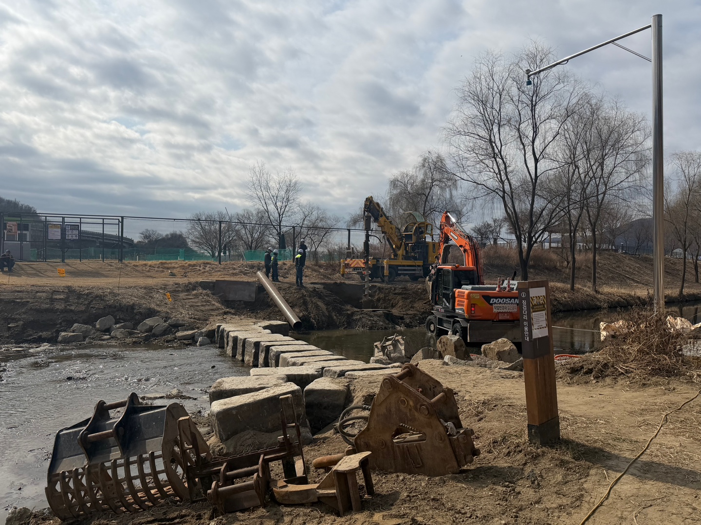  탄천파크골프장 보행자 교량 설치공사 현장점검